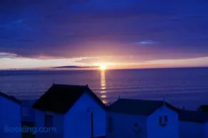 The Royal Clovelly caravan with sea views - Image 5