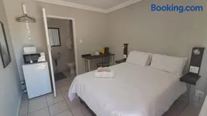 Chrisserus Guest Rooms - Image 3