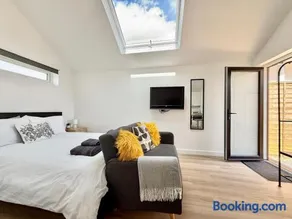 The Annexe - a coastal escape - 300m from cliff top! - Image 5