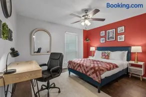 Intimate 2BD TCU Walkable - Image 2
