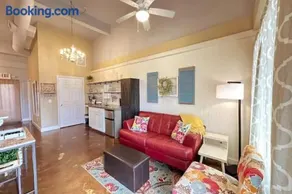 Haven at Hazel~Downtown Bungalow - Image 1