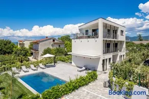 Apartmani Vila Mara M 1 heated pool - Image 3