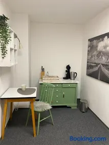 1 bedroom with private bathroom & Kitchenette - Image 2