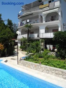 VERA CK Apartment 30 m from the sea, with pool - Image 1