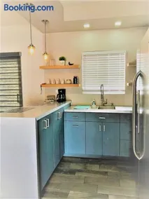 Lovely 1 Bedroom Apartment w/private Parking - Image 1