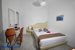 Philoxenia Hotel & Studios - Image 5