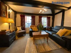 Stylish 3 bedroom apartment - Image 2
