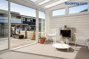 Calm and Comfortable 3BR Family Home with BBQ and Shared Pool - Image 4