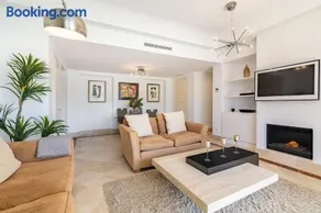 Waterside Marina Apartment - Image 5