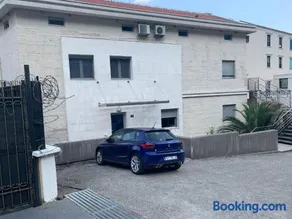 Min 4 nights Apartment with swimmingpool, seaview and large terrace, 1st floor min 2 pers - Image 3