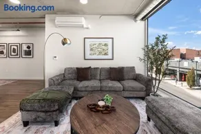 2BR Cozy Apartment in DT - Image 1