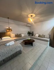 Modern & Cozy Studio for 2 in Saronida Steps from the Beach - Image 2