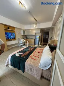 Venice Staycation Cozy Glimpse of Grand Canal View Retreat - Image 3