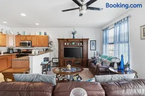 Relaxing First floor Condo with Outdoor Shower and Off-street Parking - Image 2