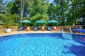 5 BR Resort home w Pool, hot tub 10 min downtown Charlotte - Image 2