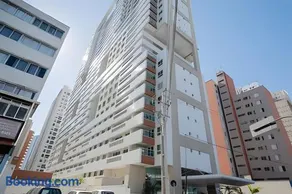 Duplex Incrível, 2 Quartos, varanda, 2 vagas Batel by UROOMS - Image 4