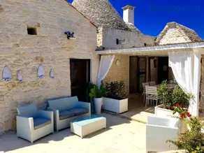 Spacious villa with pool in Bari 100 m² - Lush garden - Image 2