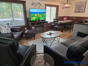 Dovetail Den - Tranquil with Hot Tub and Air Conditioning - Image 1