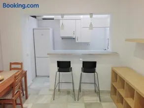 Céntrico Apartamento con Patio Privado - Image 2