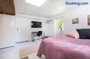 Guest apartment with authentic Finnish wooden sauna, 10 min drive from the airport - Image 2