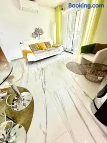 13 Lake View, Family central modern app - Image 3