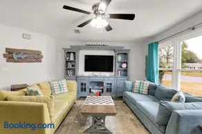 Ocean - 5 Beds Retreat with Pickleball, Arcade, Grill & Beach Access! - Image 4