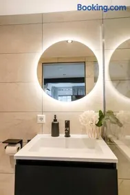 Deluxe 20m2 Canal View - Image 3