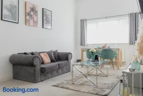Portsmouth City Centre Modern Apartment - with Free Parking - Image 3