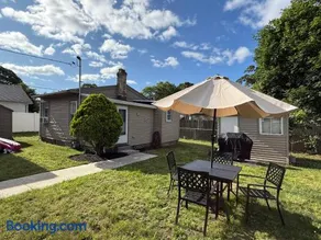 The Cozy Back Bungalow - Image 2