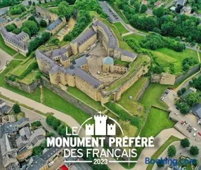 So Chic Romance au pied du Château - Image 1
