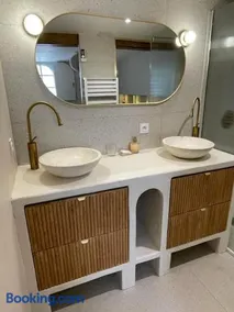 Maison en pierre avec sa piscine chauffée - Image 1