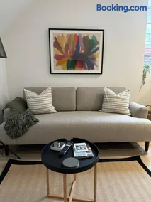 The Loft, NEW, Stylish Maisonette, Central, Private Location - Image 2