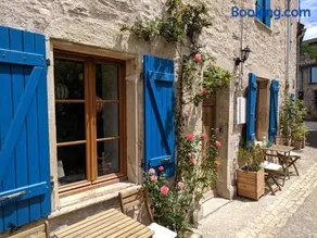 Gîte Rue des Fleurs Puycelsi - Image 1