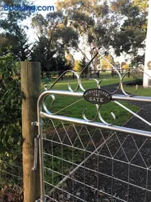 Glenview Park Cottage and Farm Stay, Yarra Glen - Image 2