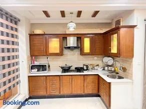 2Bedrooms Halls and Kitchen Entire Flat Main ISB - Image 5