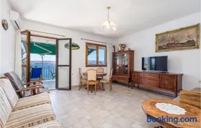 2 Bedroom Cozy Home In Josinovac - Image 4