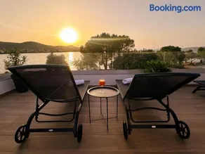 Beachfront house Miamore - 10 m from the sea - Image 1