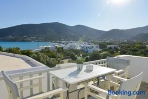 Nefeli guesthouse with outdoor jacuzzi in platys gialos Sifnos - Image 5