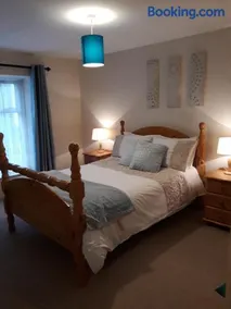 Swinford Bridge Street Apartment - Image 2