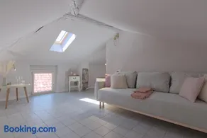 Lake Como 2 min - Modern Suites at 1 min to Station - Wifi, AC - Image 5