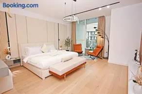 1BR Lilac Breeze - Chic Urban Retreat - Image 2