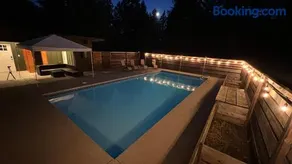 Riverfront Retreat with pool, Hot Tub, Mountain Views - Image 3