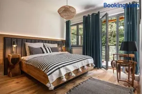 Luxury 2 Bedroom Mountain Escape - Image 2