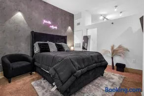 Luxury Buckhead loft close to shopping & dining - Image 5