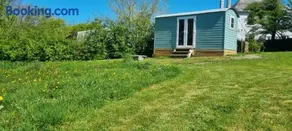 Delightful Shepherd's Hut set in peaceful meadow - Image 3
