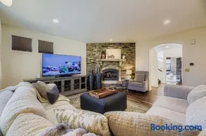 6BR Luxury Denver Retreat-Sleeps -14 - 7 Baths - Image 2