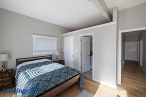 Luxurious Downtown Location - Entire house - Image 3