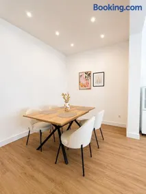 Tempora Homes - Central Apartment - Image 4