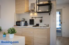 AT056 Renovated studio 15 min from the beach - Image 5