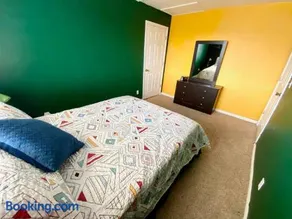 Sleeps 20! Rare Family Friendly House. - Image 1